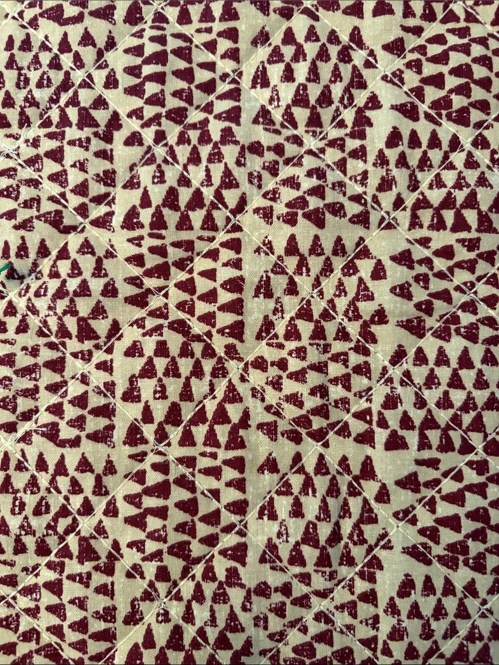 NEW Set of 2 Reversible Scalloped Quilted Placemats Block Print Style